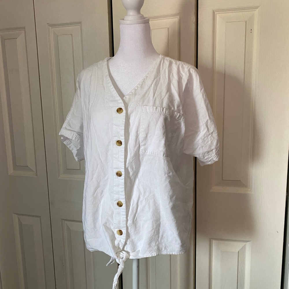 Time and Tru Classic White Blouse